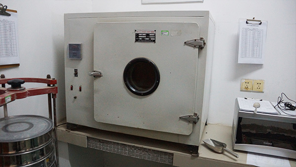 恒温干燥箱